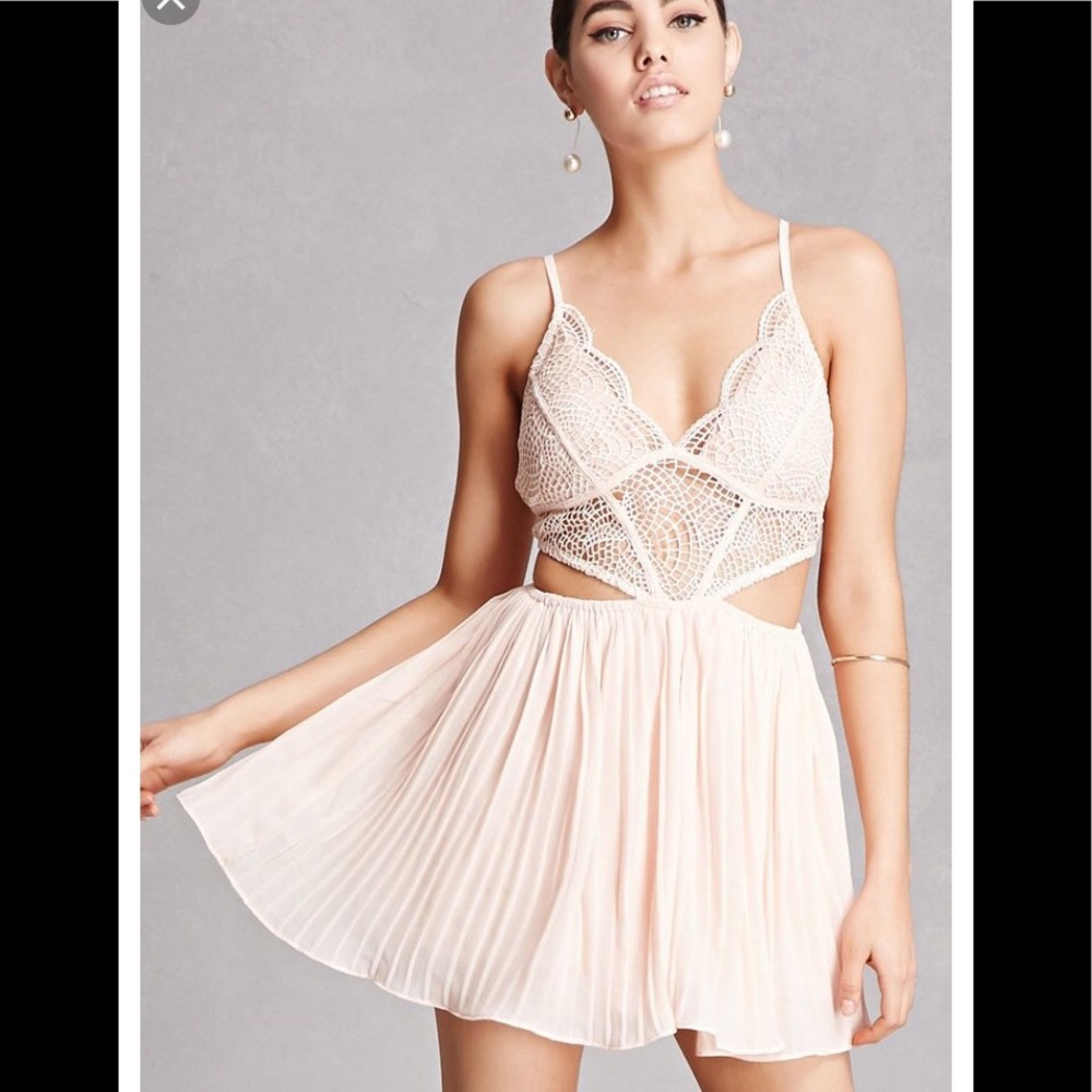 Maybe selfie Leslie lace romper